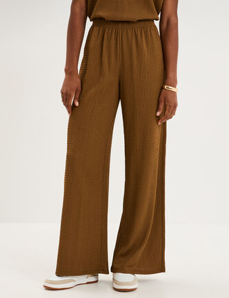 Pantalon effet gaufr&eacute; fluide beige femme