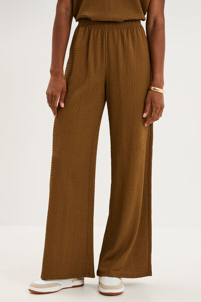 Pantalon effet gaufr&eacute; fluide beige femme