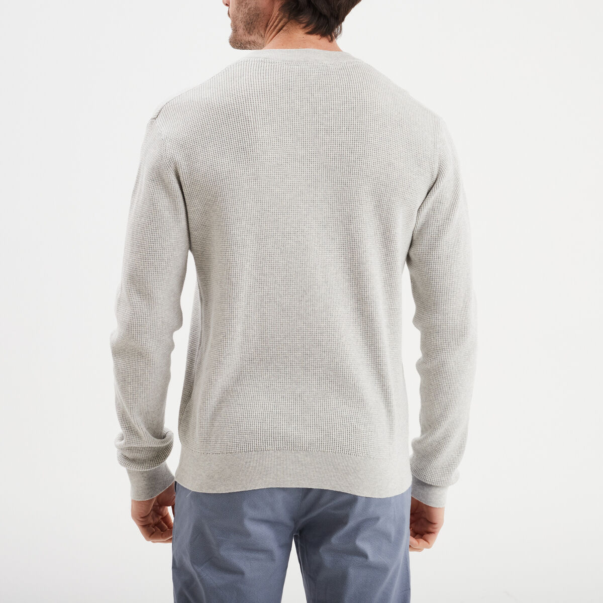 Pull en maille textur&eacute;e col rond gris clair homme