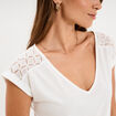 T-shirt col en V ajour&eacute; &eacute;paules et dos blanc femme
