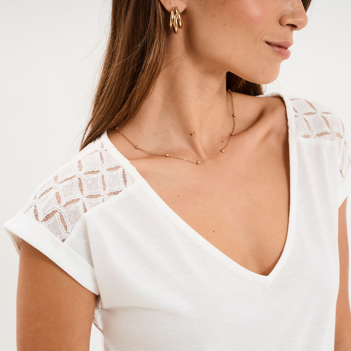 T-shirt col en V ajour&eacute; &eacute;paules et dos blanc femme