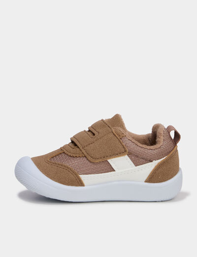 Baskets basses &agrave; semelles souples taupe b&eacute;b&eacute; gar&ccedil;on