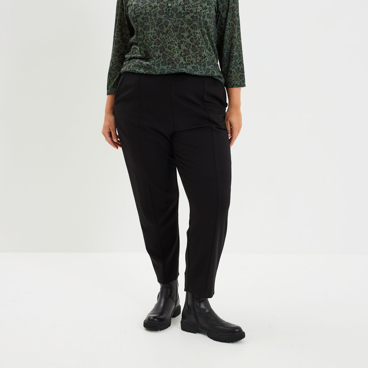 Pantalon slim taille &eacute;lastiqu&eacute;e noir femme grande taille