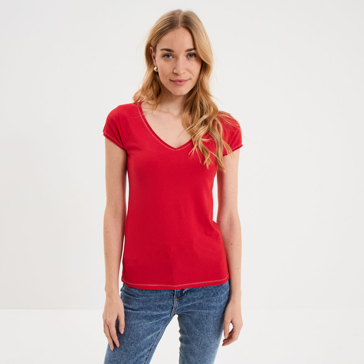 T-shirt col V ajust&eacute; manches courtes rouge femme