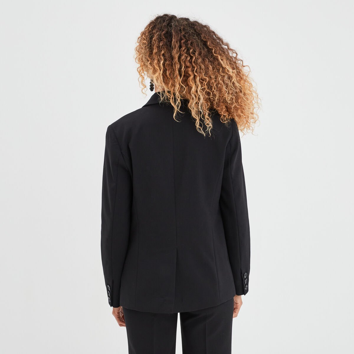 Veste droite boutonnée manches longues noir femme
