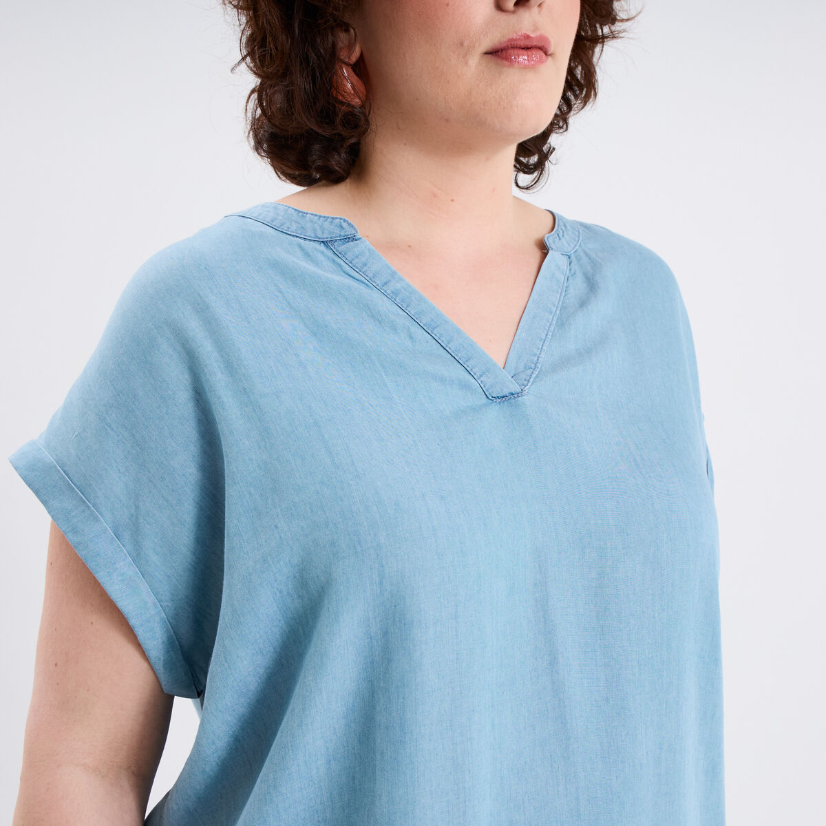 Blouse col tunisien manches courtes bleu clair femme grande taille