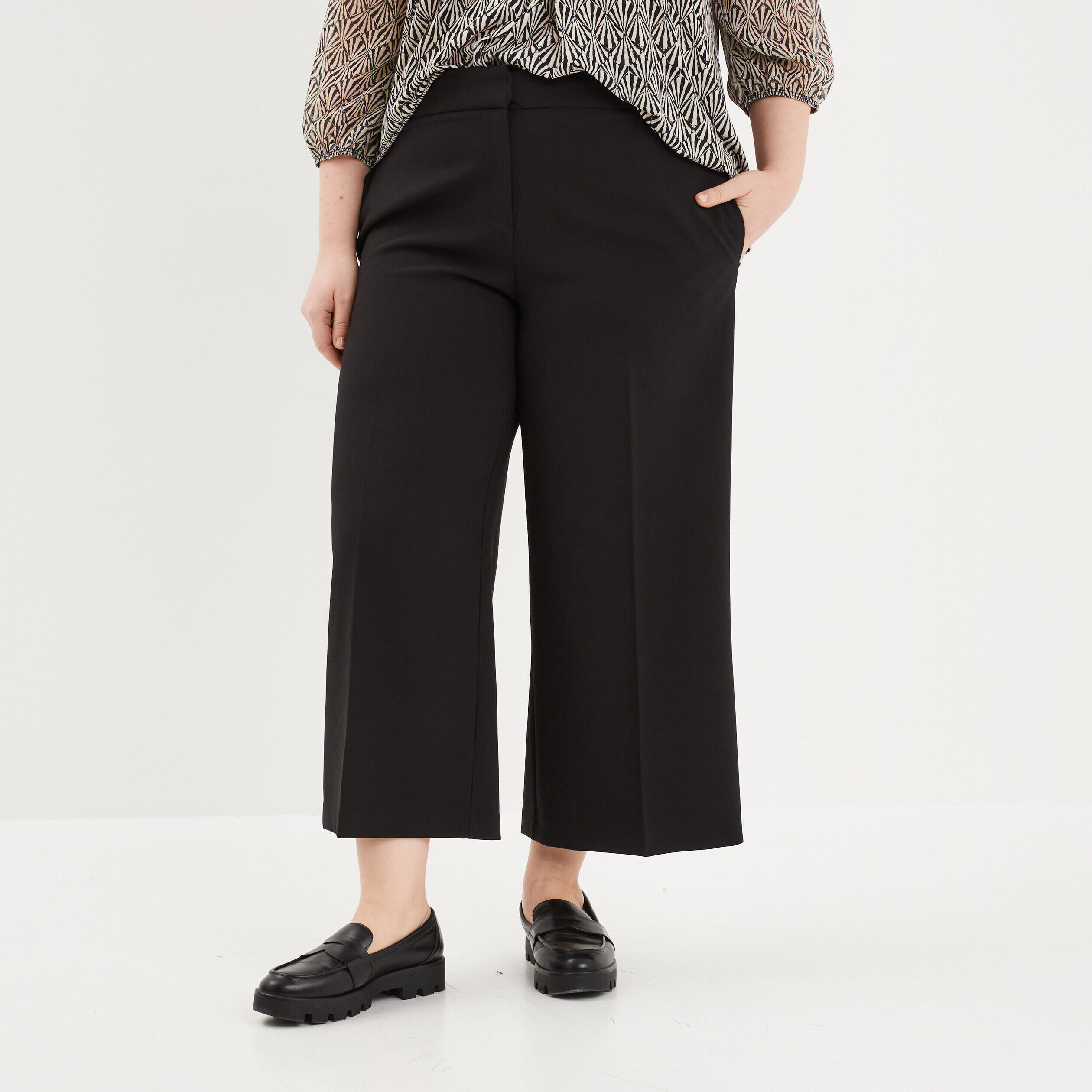 Pantalon city droit 7/8ème à pinces noir femme grande taille MODAVISTA