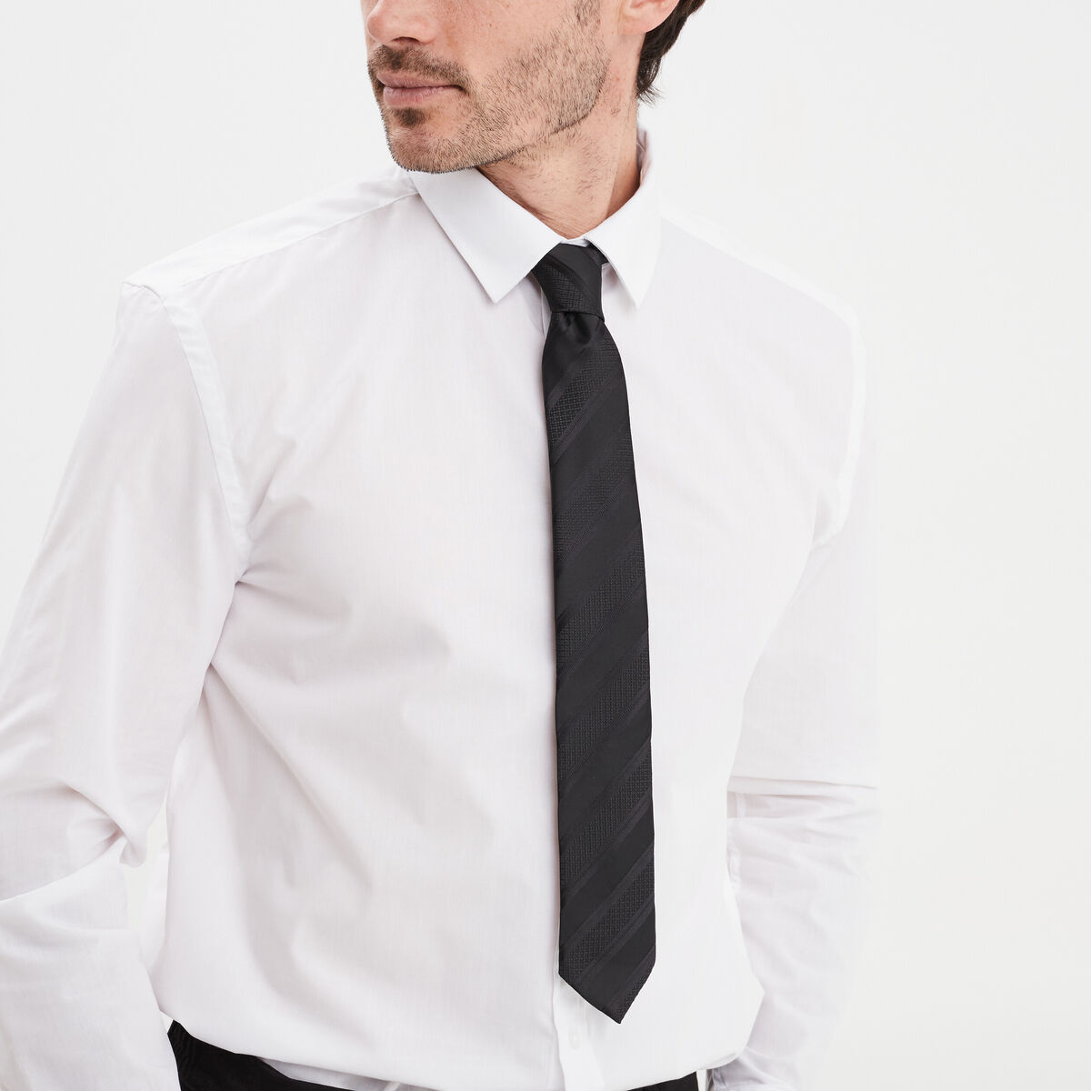 Cravate effet satin noir homme