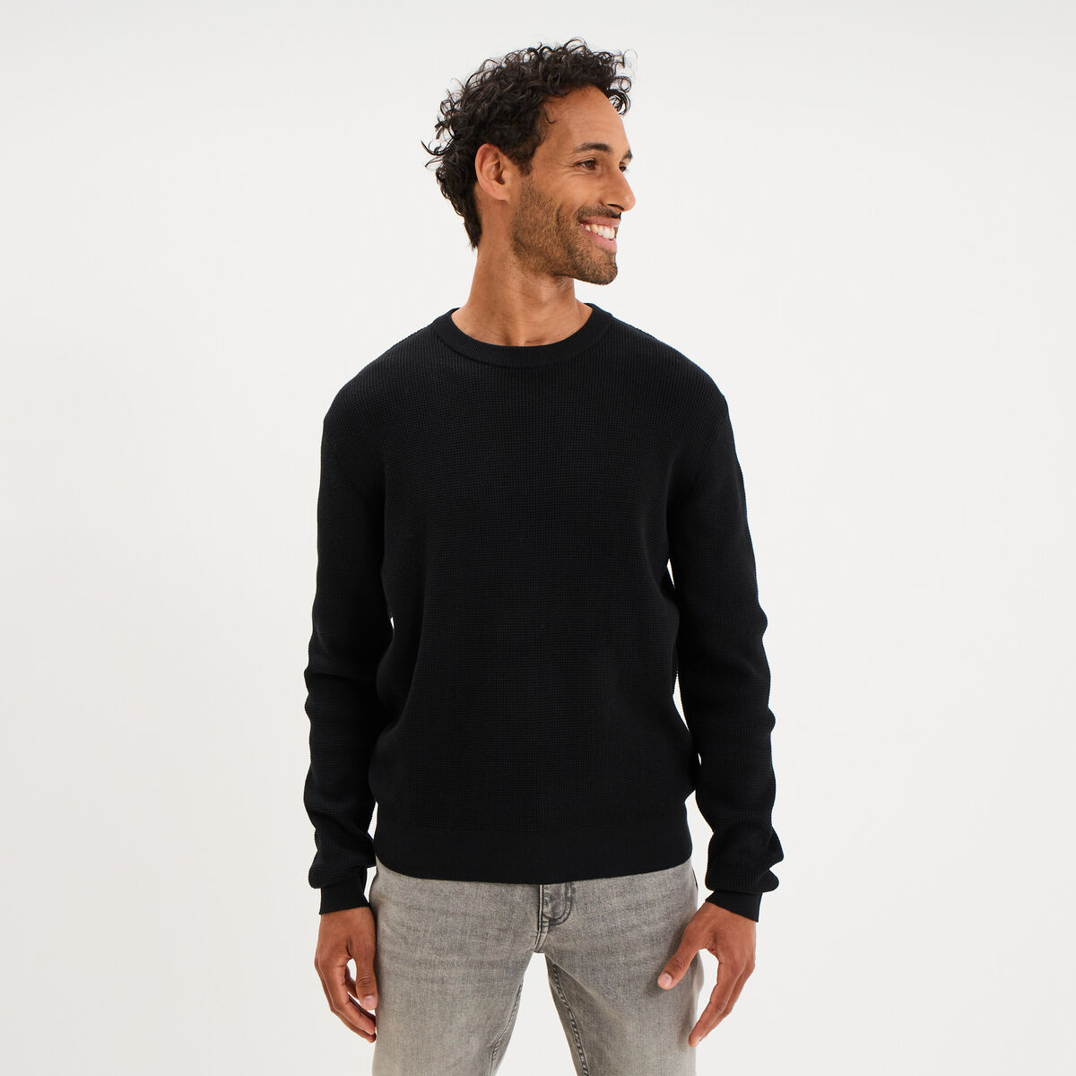 Pull en maille textur&eacute;e col rond noir homme