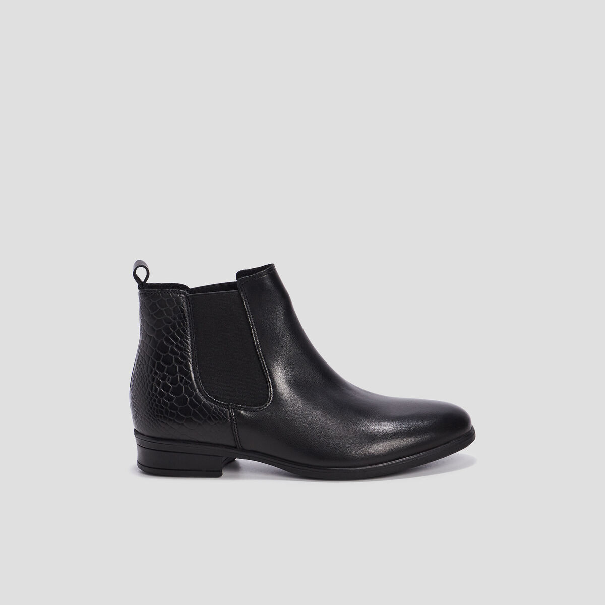 Bottines chelsea plates en cuir noir femme