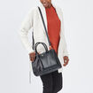 Sac rectangulaire avec foulard noir femme
