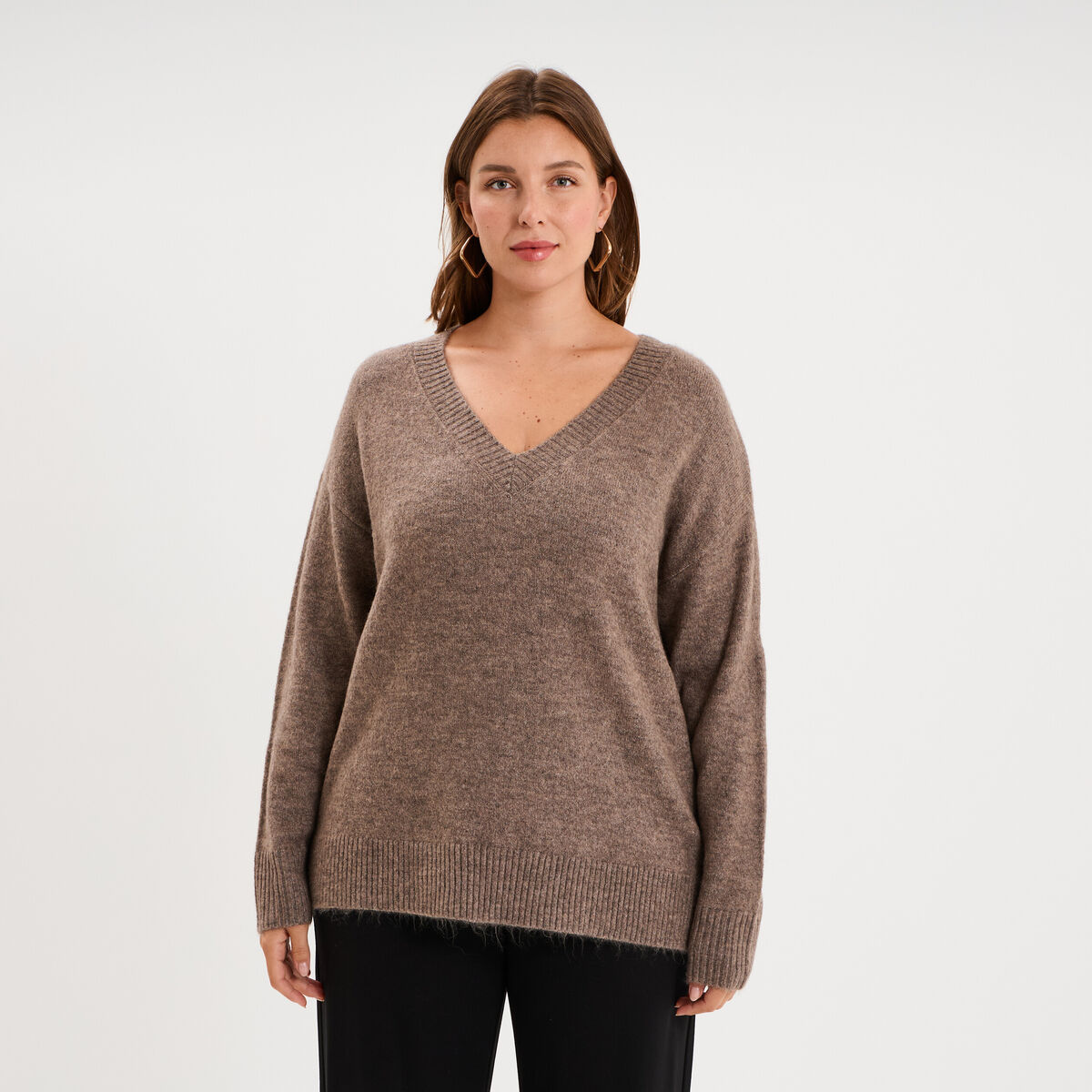 Pull droit col en V manches longues taupe femme grande taille