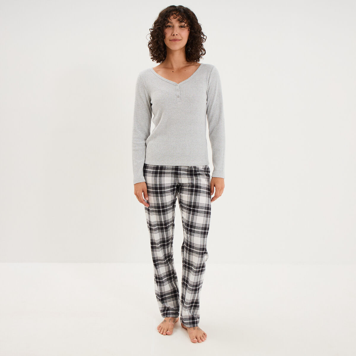 Ensemble pyjama t-shirt et pantalon gris femme