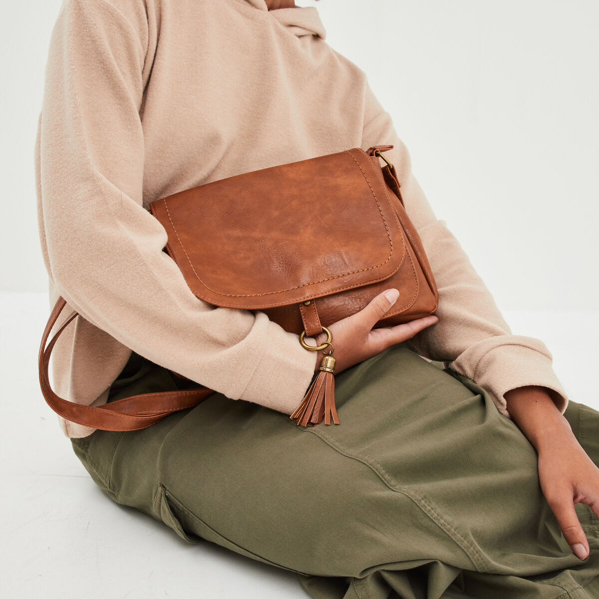 Sac besace en bandouli&egrave;re marron cognac femme