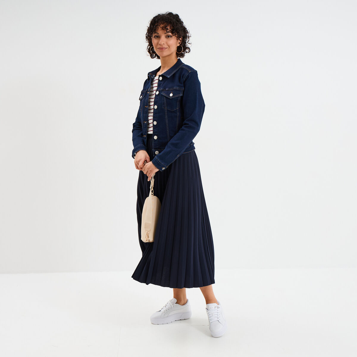 Veste en jean ajust&eacute;e boutonn&eacute;e denim brut femme