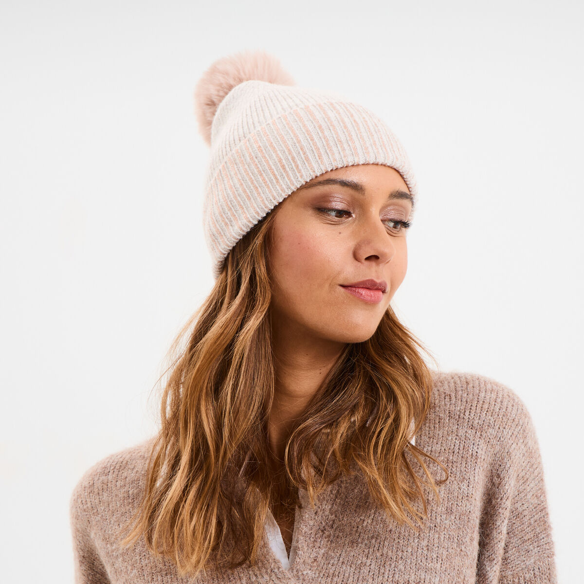 Bonnet &agrave; pompon fausse fourrure sable femme