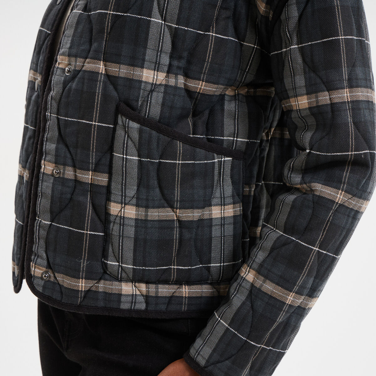 Veste matelass&eacute;e poches plaqu&eacute;es noir femme