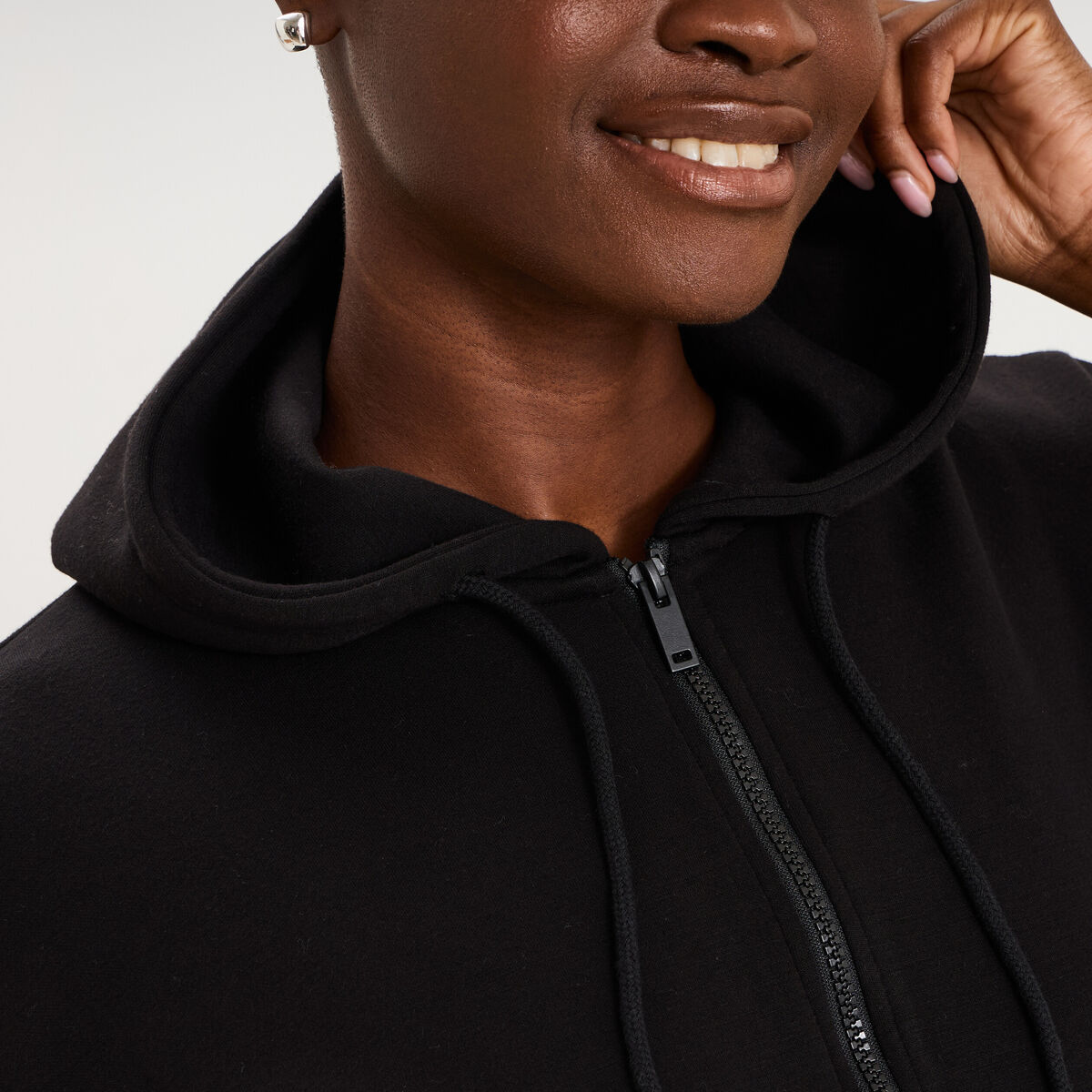 Sweat zipp&eacute; &agrave; capuche noir femme