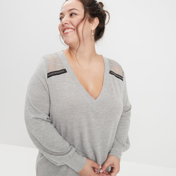 pull avec col en v gris femmegt Pull avec col en V gris femme grande taille