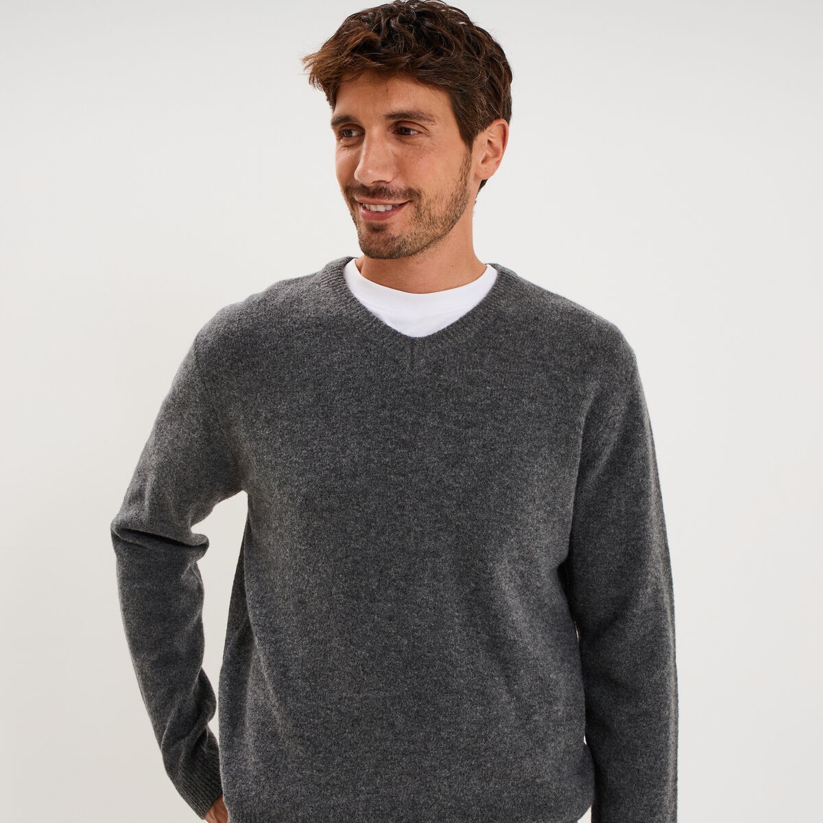 Pull droit col en V manches longues gris homme