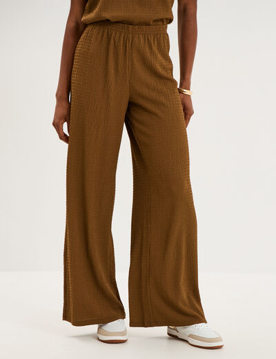 Pantalon effet gaufr&eacute; fluide beige femme