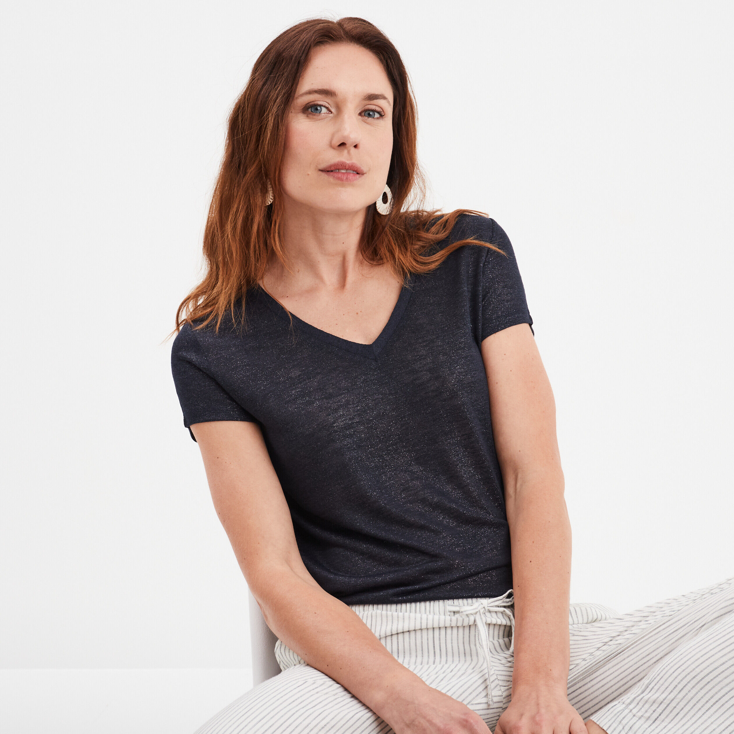 T-shirt col en V à bande métallisée bleu foncé femme LH
