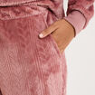 Pantalon effet polaire d&eacute;tails torsades rose framboise femme