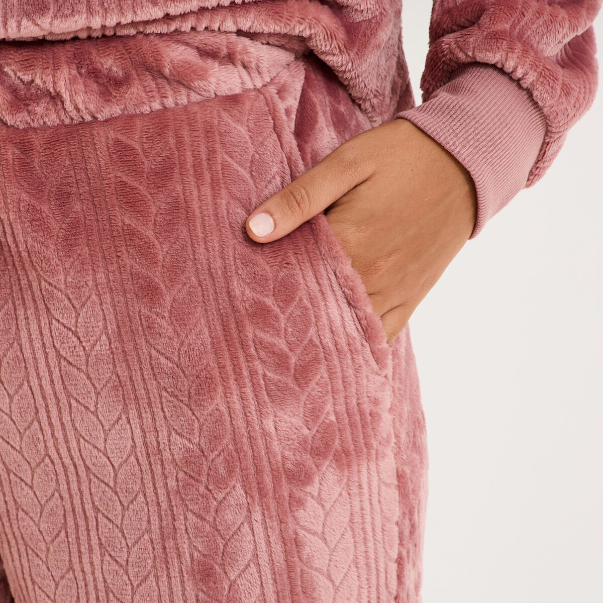 Pantalon effet polaire d&eacute;tails torsades rose framboise femme