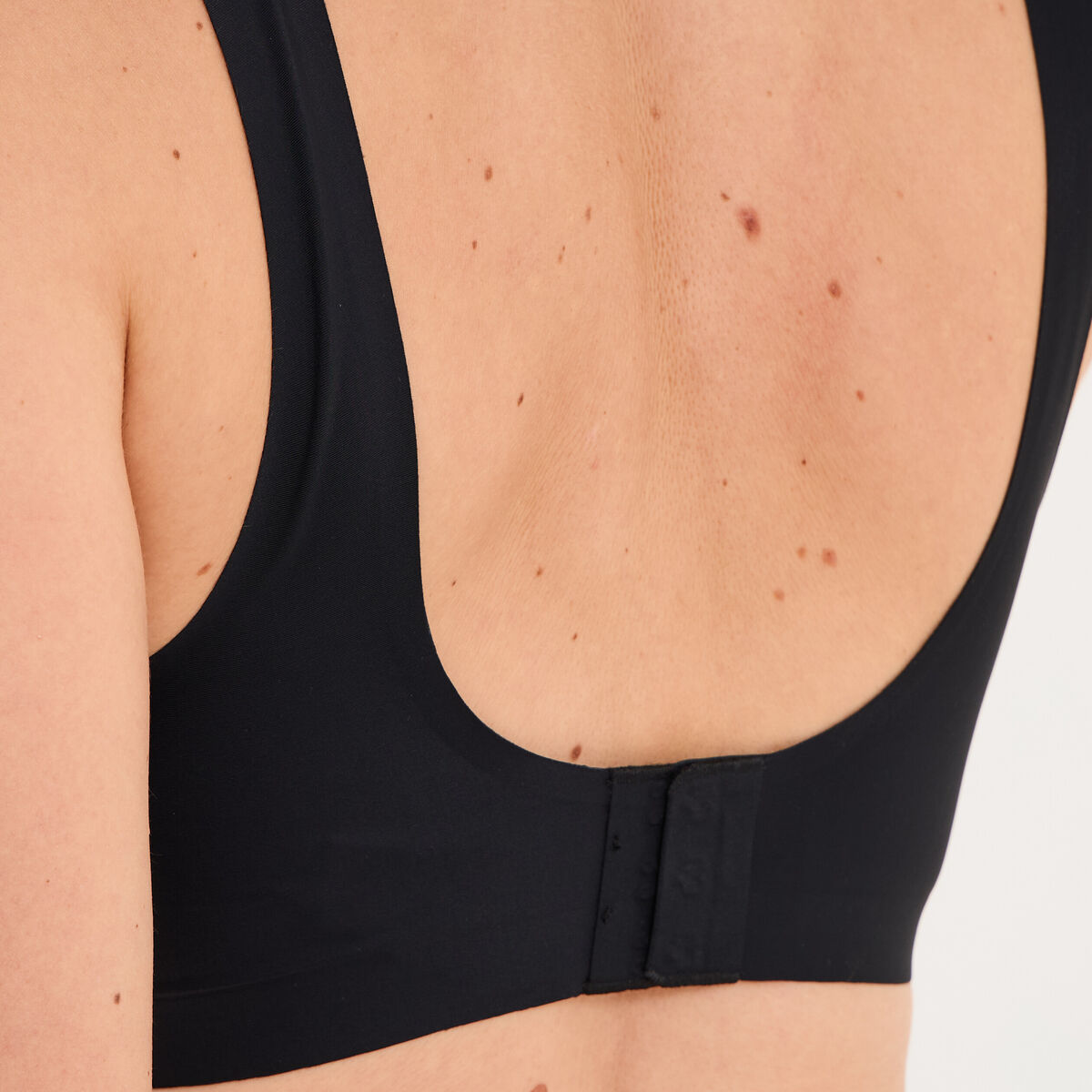 Soutien-gorge brassi&egrave;re triangle noir femme