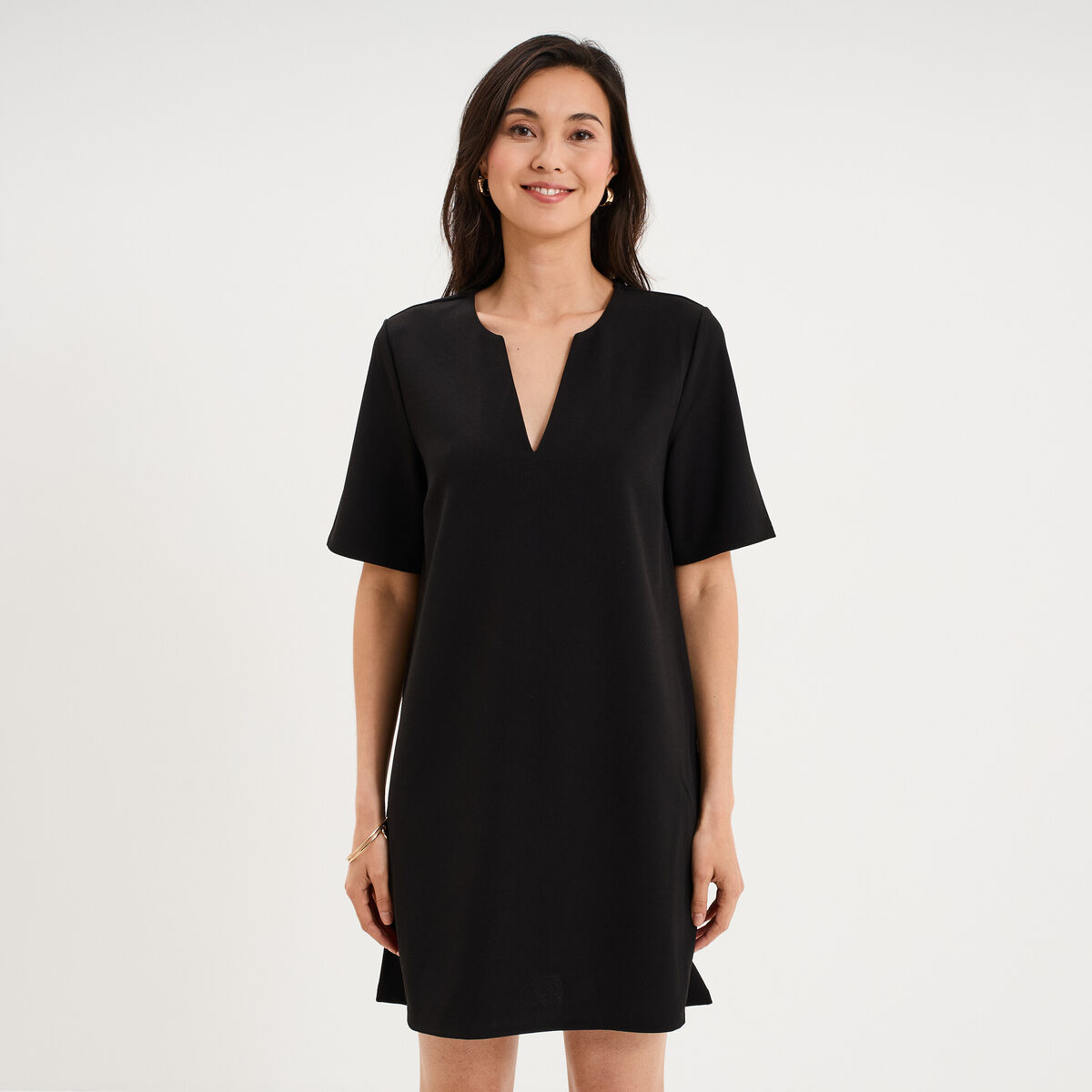 Robe courte col en V manches courtes noir femme
