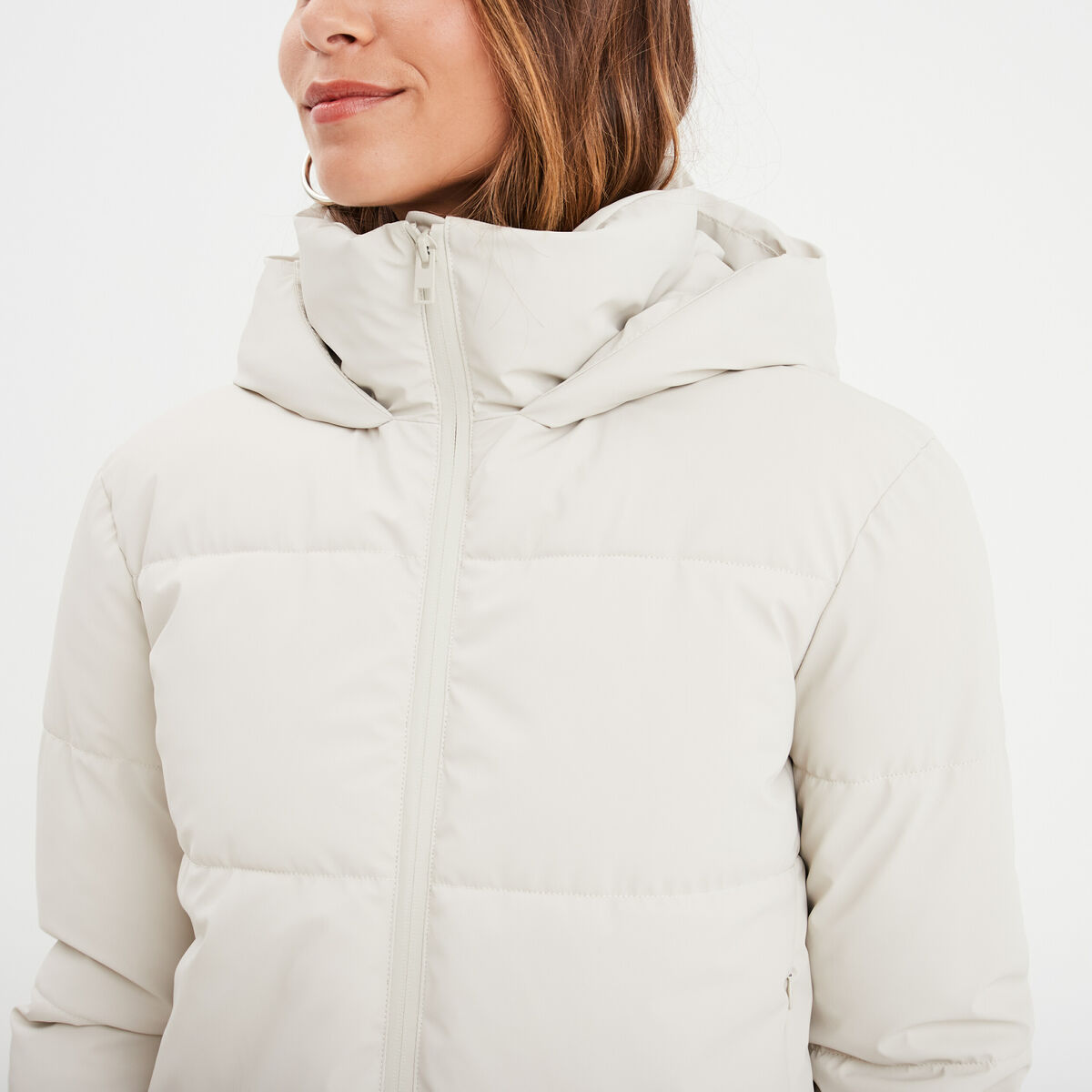 Doudoune courte imperm&eacute;able &agrave; capuche ivoire femme