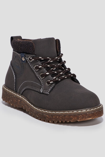 Bottines crantées marron garçon
