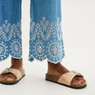 Pantalon avec broderie taille haute denim double stone femme