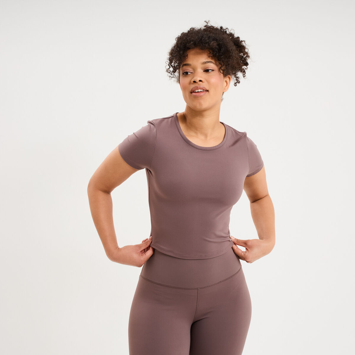 T-shirt de sport court ajust&eacute; mauve femme