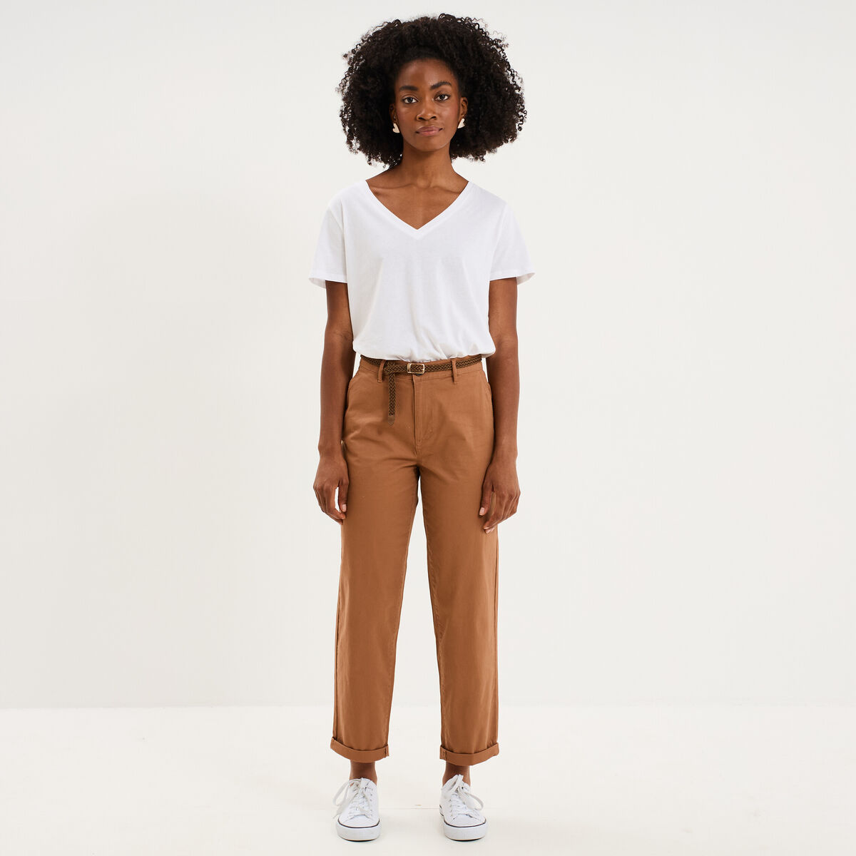 Pantalon chino regular ceinture tress&eacute;e marron clair femme