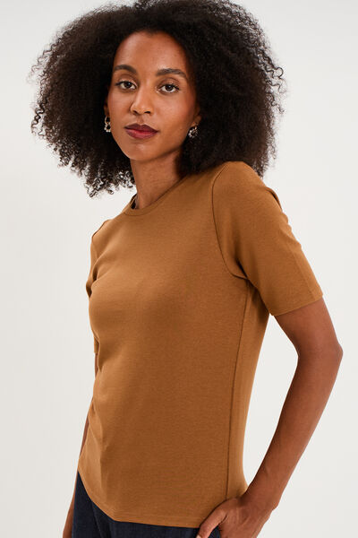 T-shirt col rond manches courtes ajust&eacute; marron clair femme