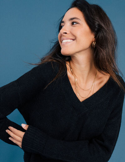 Pull droit ample col V fentes aux côtés noir femme