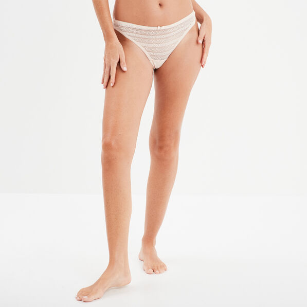 string en dentelle rose poudree femme String en dentelle rose poudrée femme