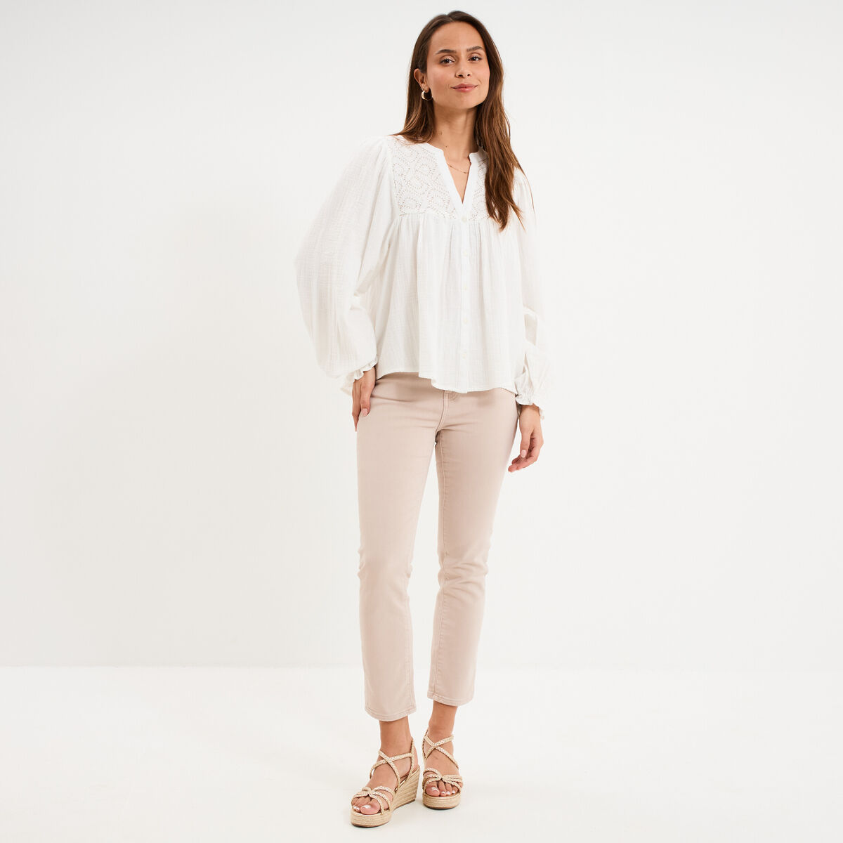 Blouse brod&eacute;e col tunisien coton blanc femme