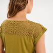 T-shirt col en V ajour&eacute; &eacute;paules et dos vert olive femme