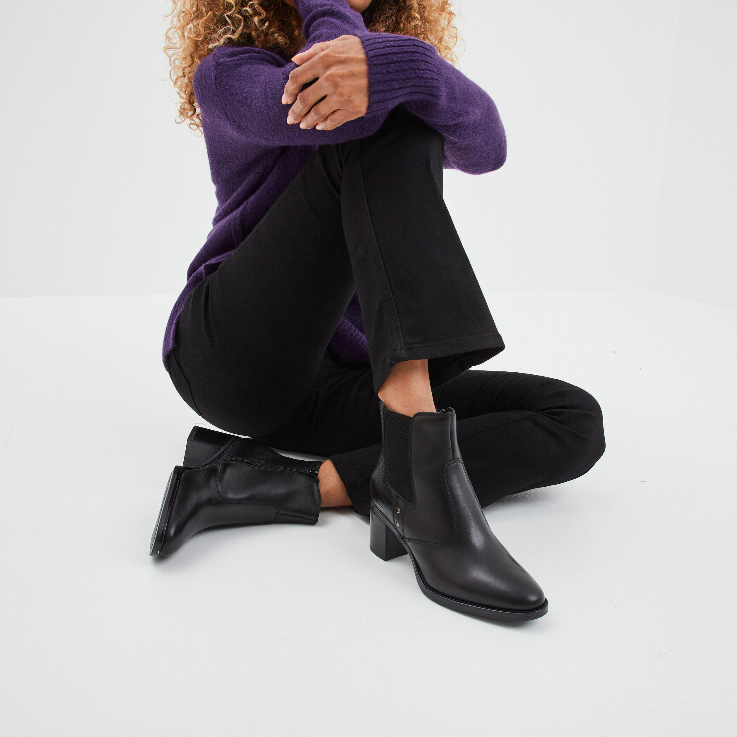 Bottines à talons avec clous en cuir noir femme LH