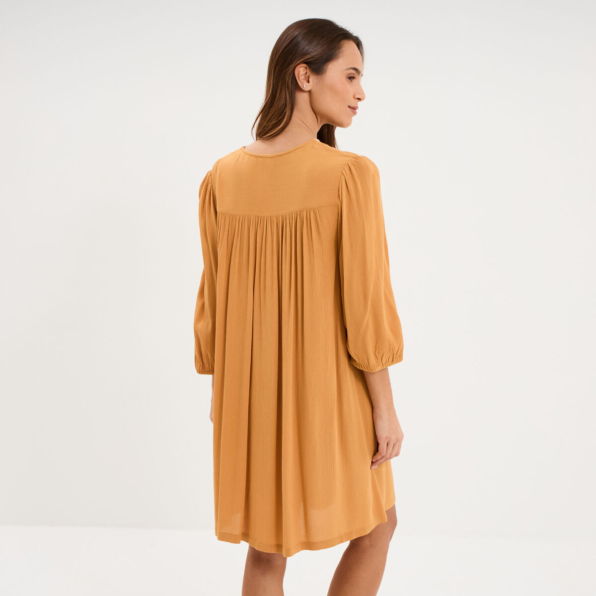 Robe fluide brod&eacute;e manches 3/4 jaune moutarde femme