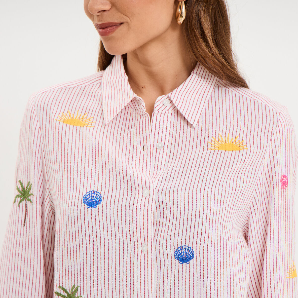Chemise brod&eacute;e manches longues rouge femme