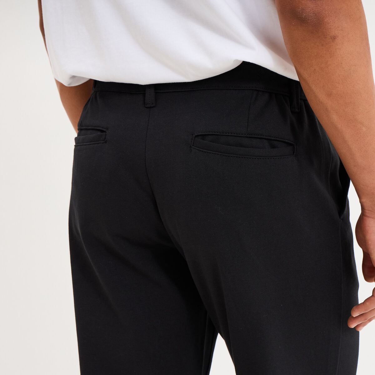 Pantalon chino regular taille &eacute;lastiqu&eacute;e noir homme