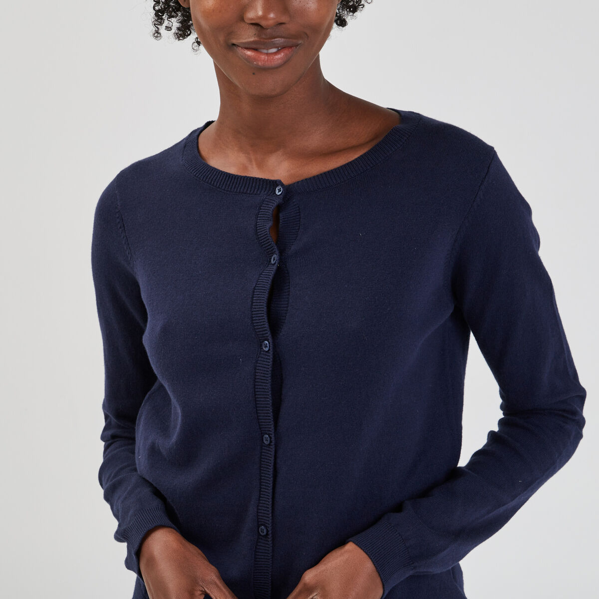 Gilet manches longues boutonné col rond bleu marine femme