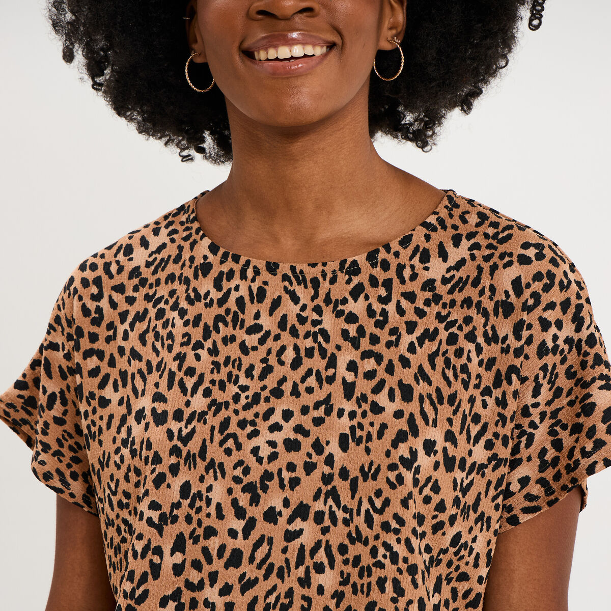T-shirt gaufr&eacute; col rond manches courtes beige femme
