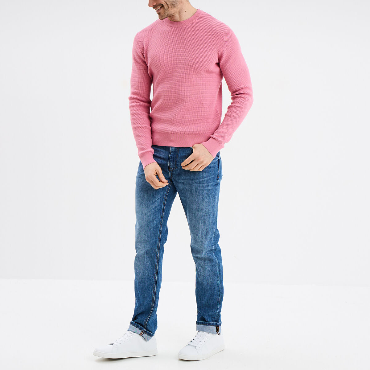 Pull en maille textur&eacute;e col rond rose homme