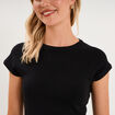 T-shirt ajust&eacute; col rond manches courtes noir femme