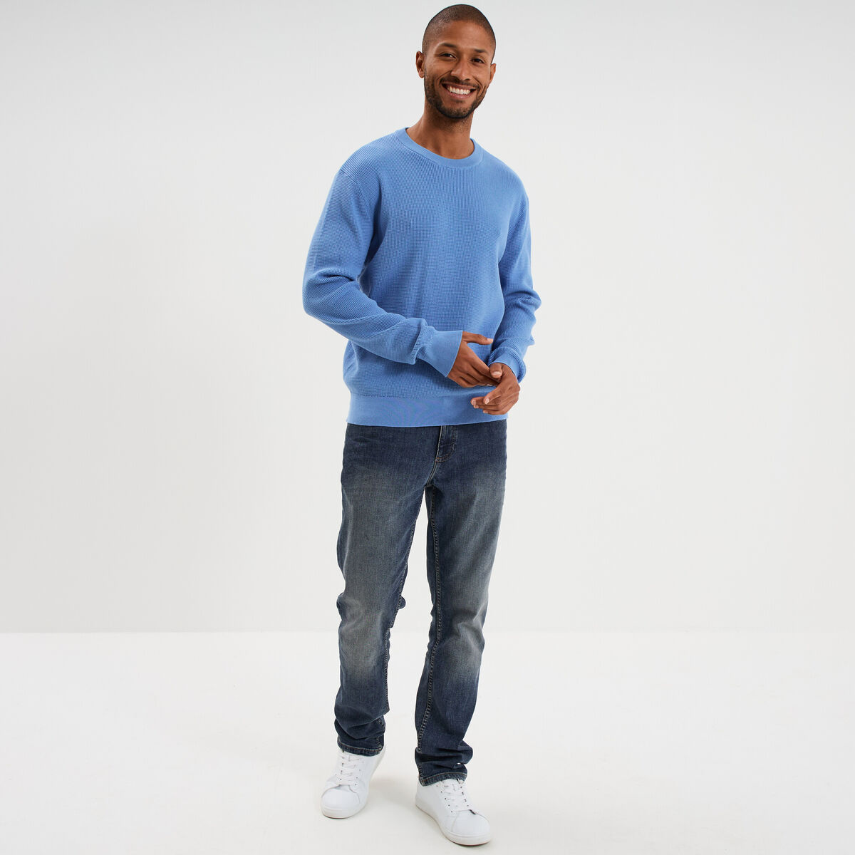 Pull en maille textur&eacute;e col rond bleu homme
