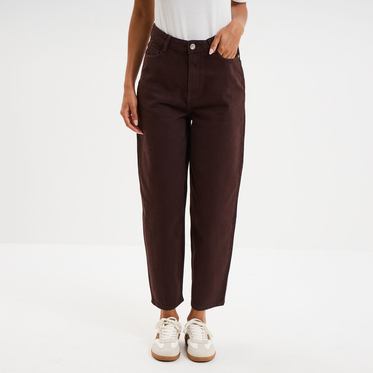 Jean balloon taille haute cropped coton marron fonc&eacute; femme